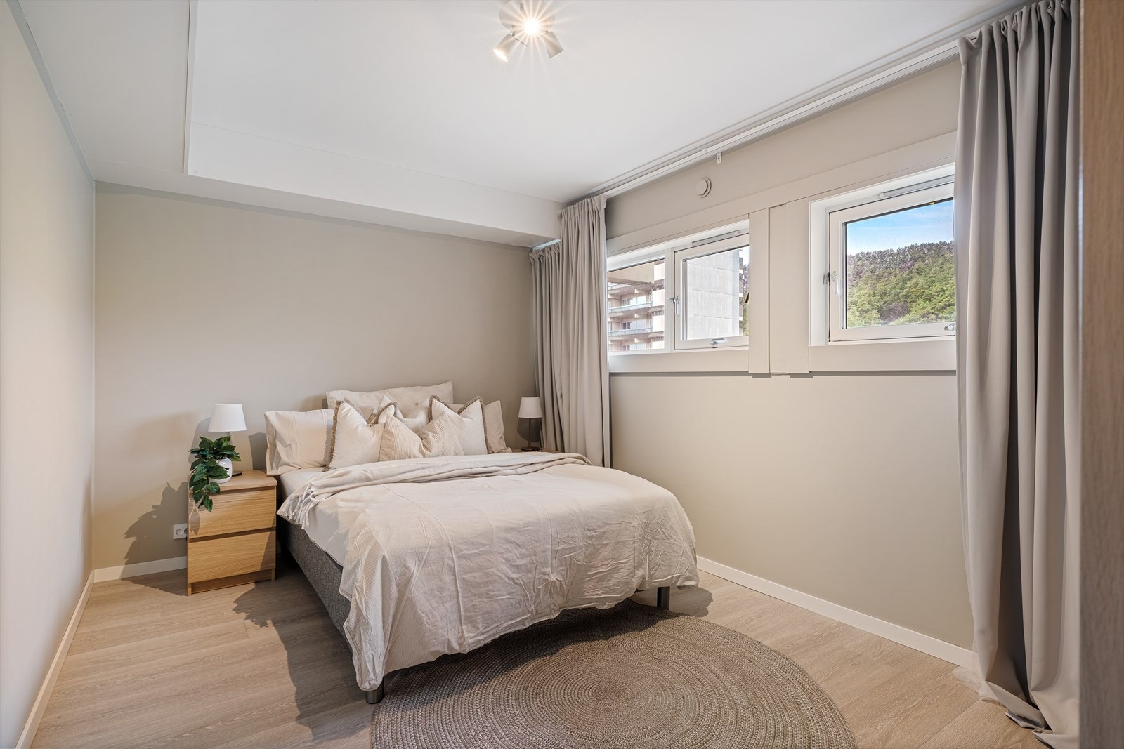 - Romslig soverom på hele 12,9 m² - Galleribilde