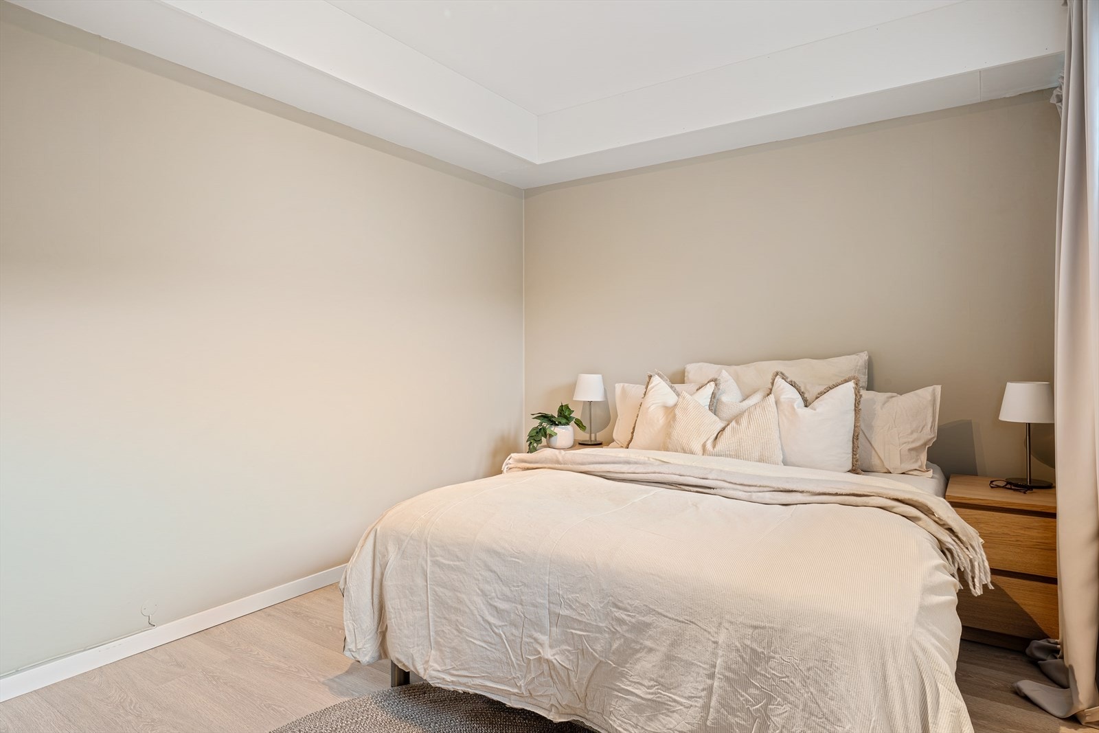 - Her er det god plass til dobbeltseng og øvrig møblement - Galleribilde