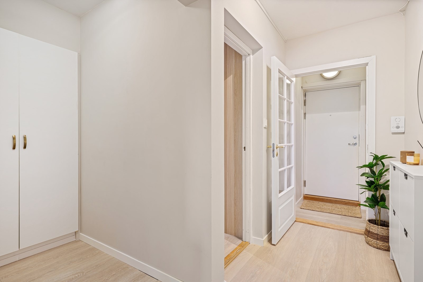 - Velkommen inn! Husk visningspåmelding - Galleribilde