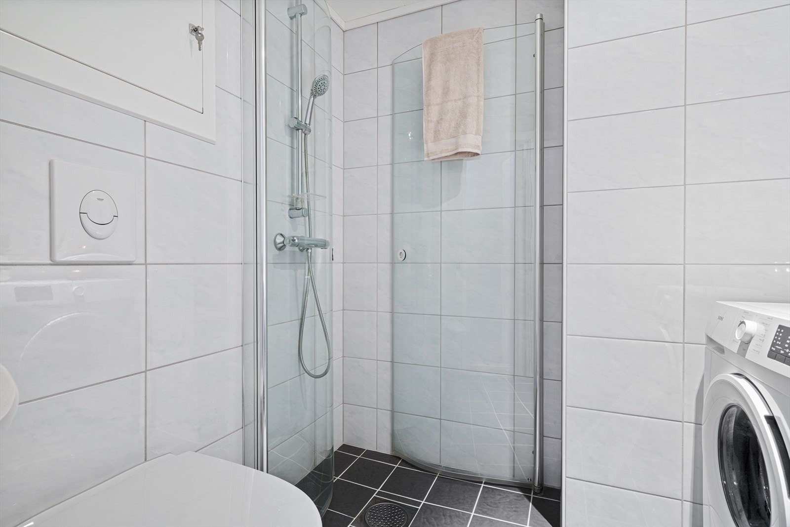 - Lyst helfliset bad 2,8 m² - Galleribilde