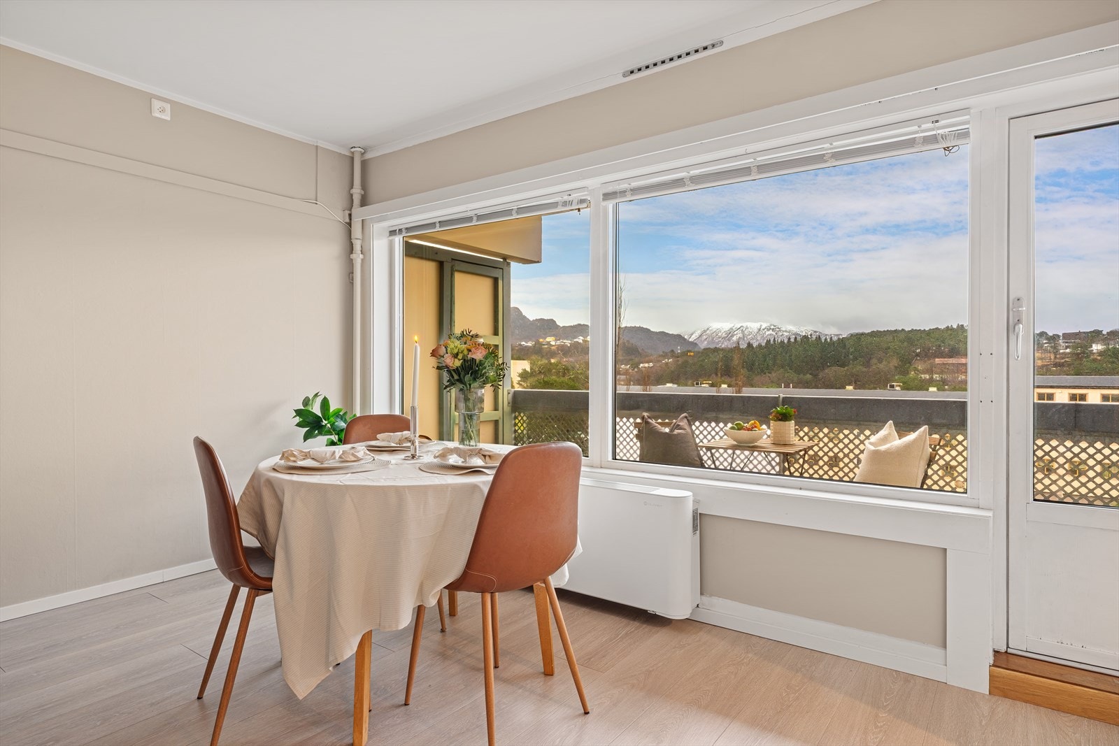 - Sentralvarmen bidrar til en jevn og behagelig innetemperatur - Galleribilde