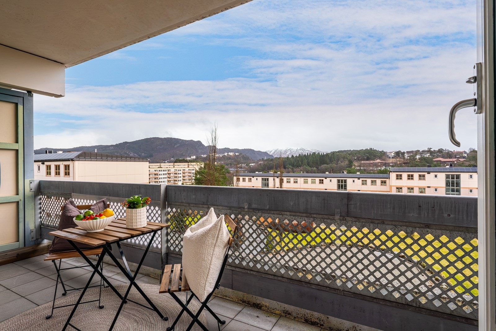 - En lys og pen 2-roms leilighet med nydelig balkong m/gode sol- og utsiktsforhold - Galleribilde