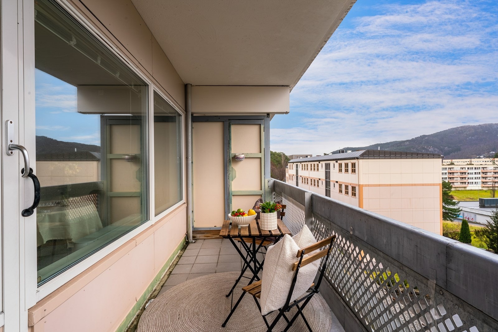 - Romslig balkong på 10,2 m² - Galleribilde