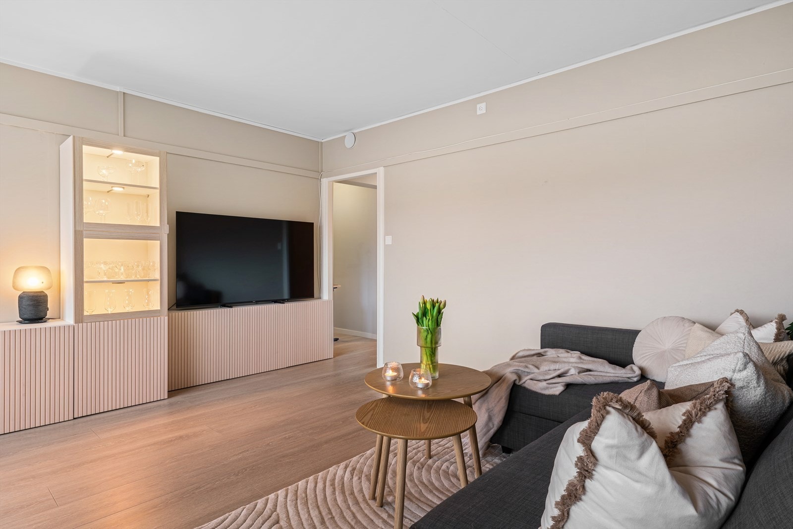 - Gjennomgående laminatgulv fra 2019/2020, med unntak av badet - Galleribilde