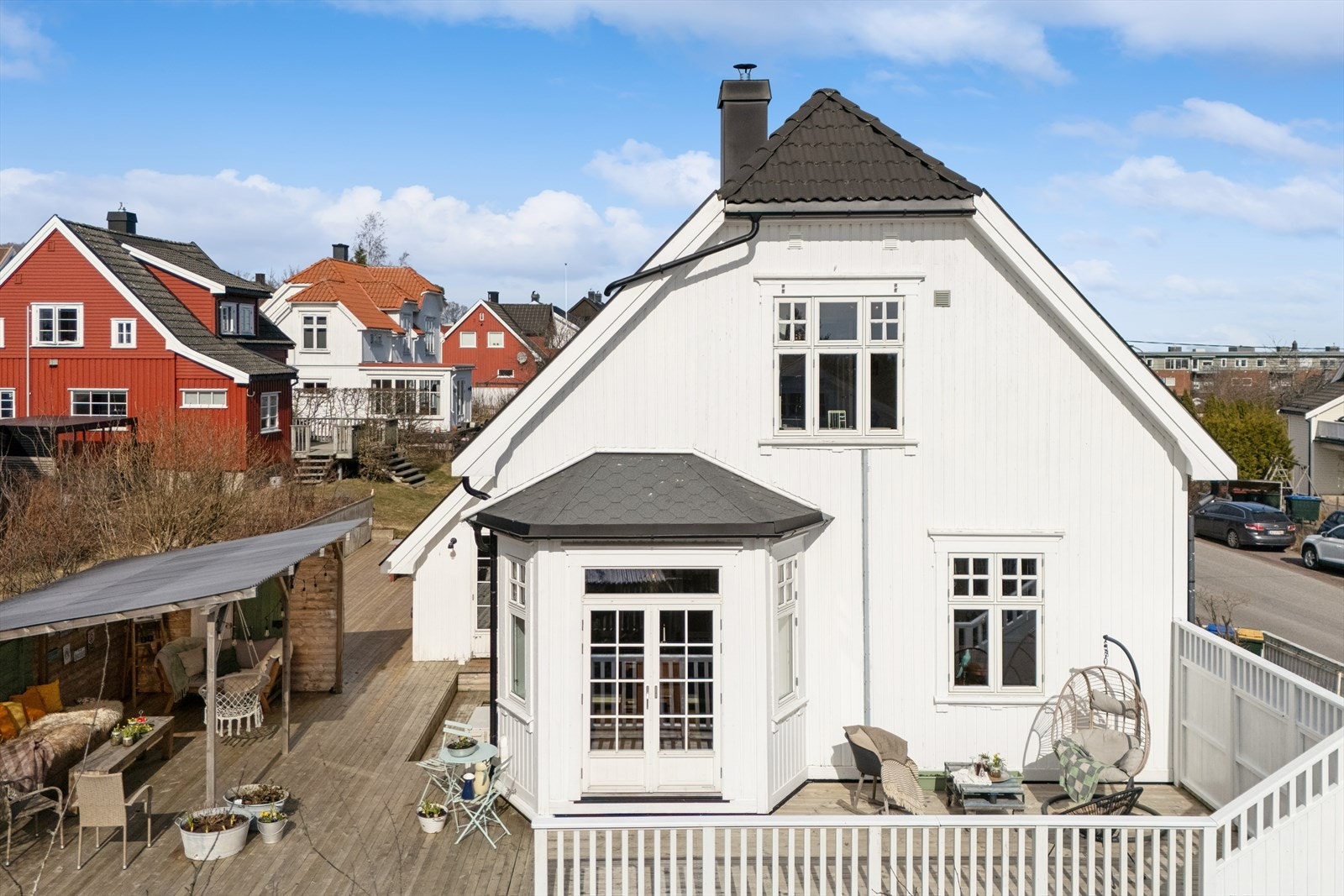 Boligen fremstår som godt vedlikeholdt, og det er gjort flere store oppgraderinger de siste årene. Galleribilde