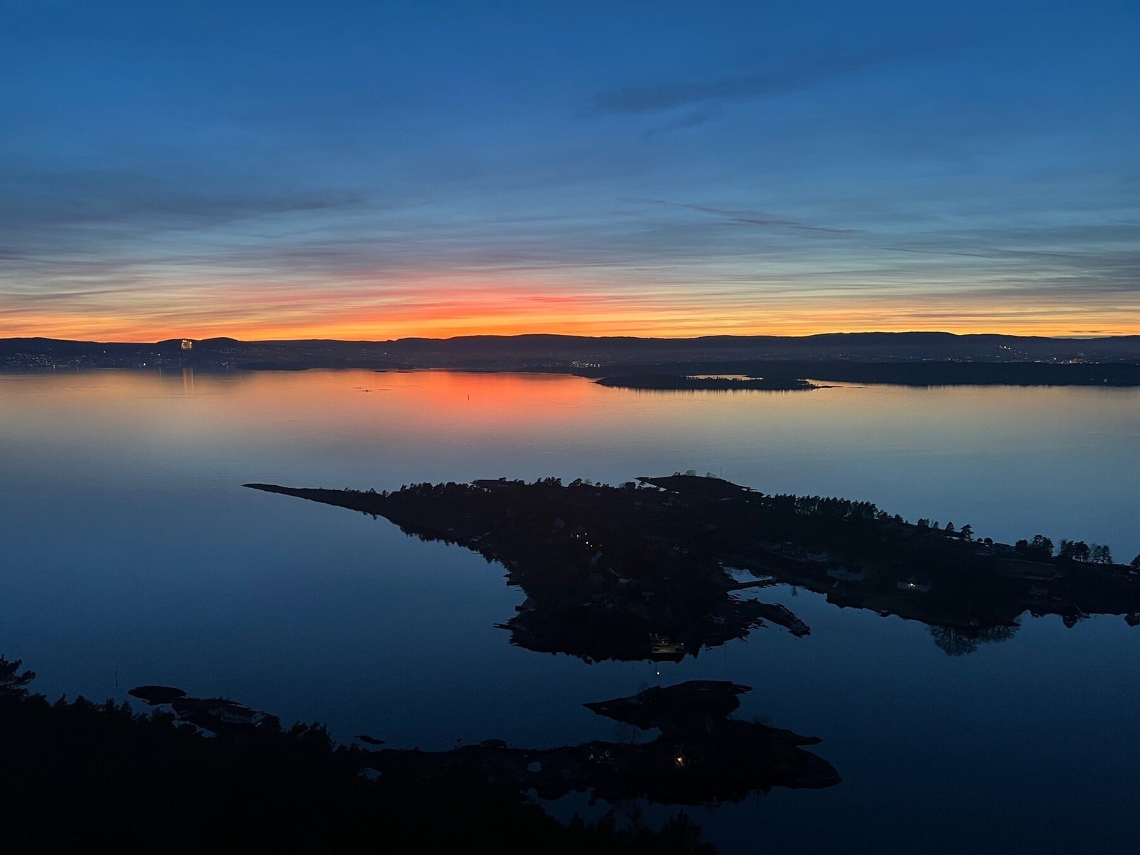 En ekstraordinær leilighet med en utsikt som tar pusten fra deg! Velkommen til visning. Galleribilde