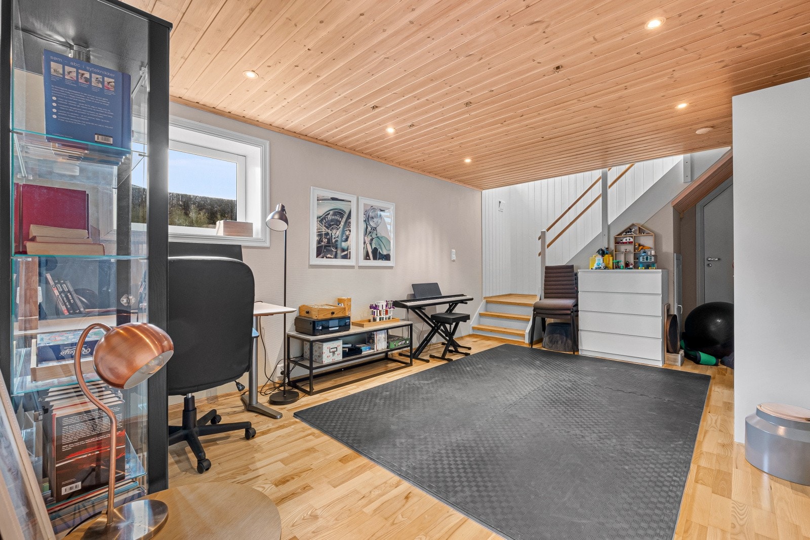 Adkomst til kjellerstuen via trapp fra 1. etasje Galleribilde