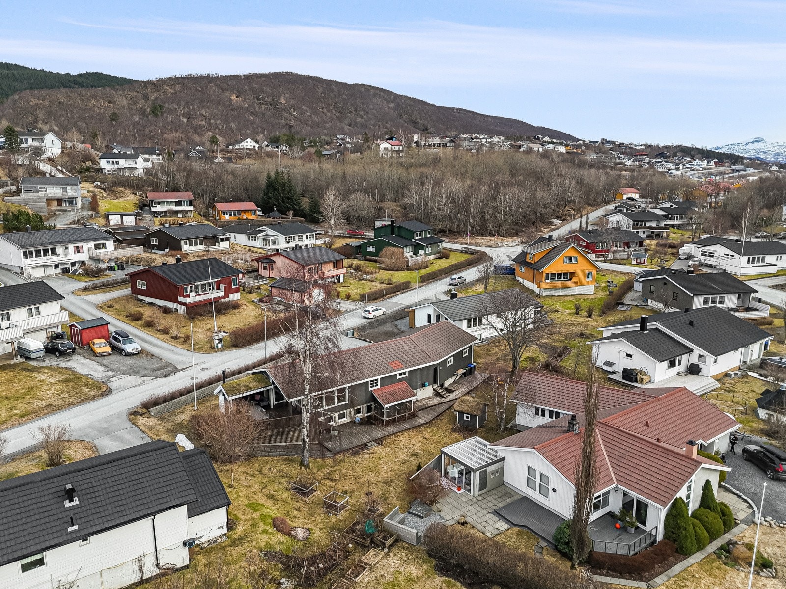 Oversiktsbilde som viser boligens plassering i terrenget. Galleribilde