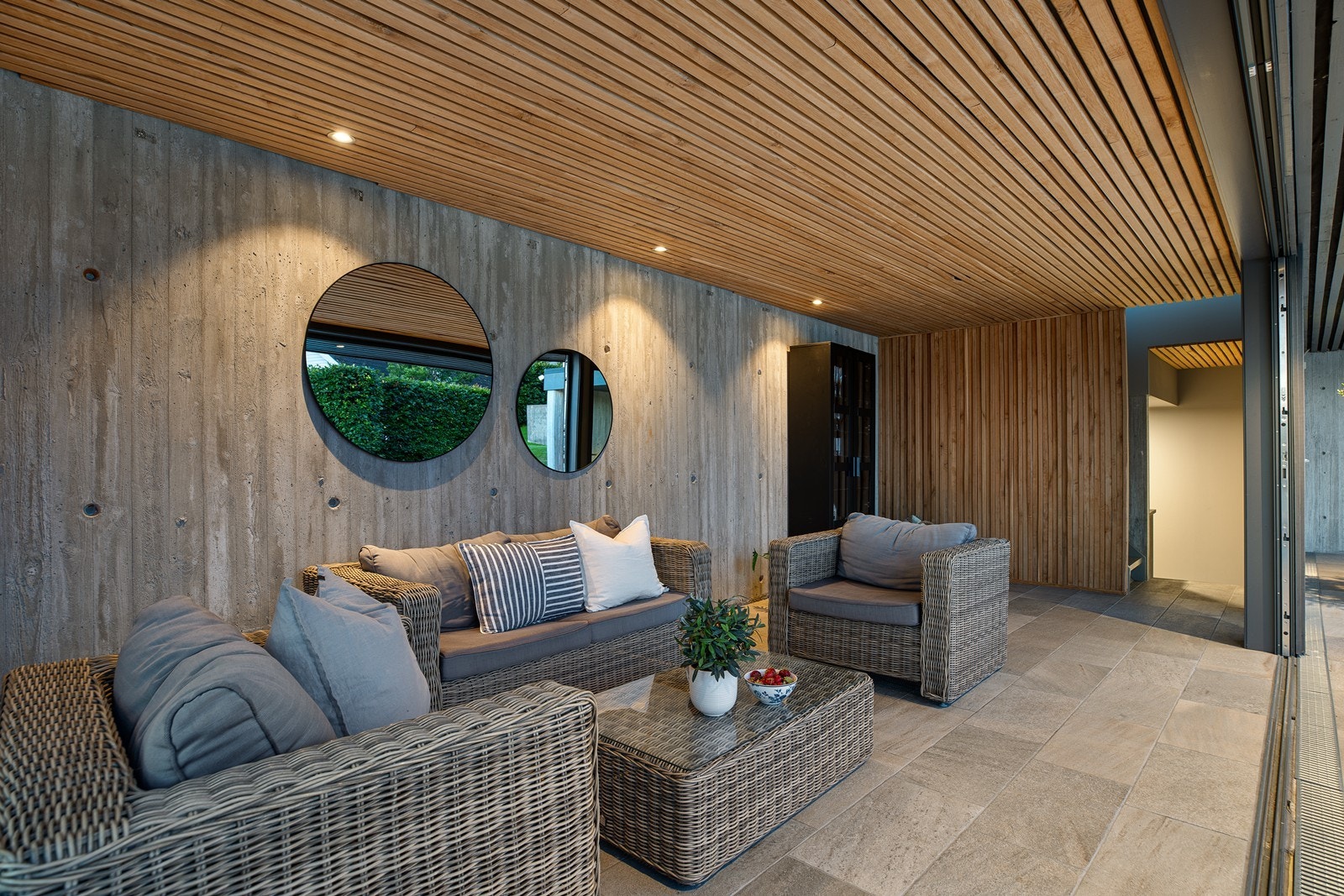 Flott hagestue med god plass til sittegruppe. Det er også alkove/bod i 2.etasje Galleribilde