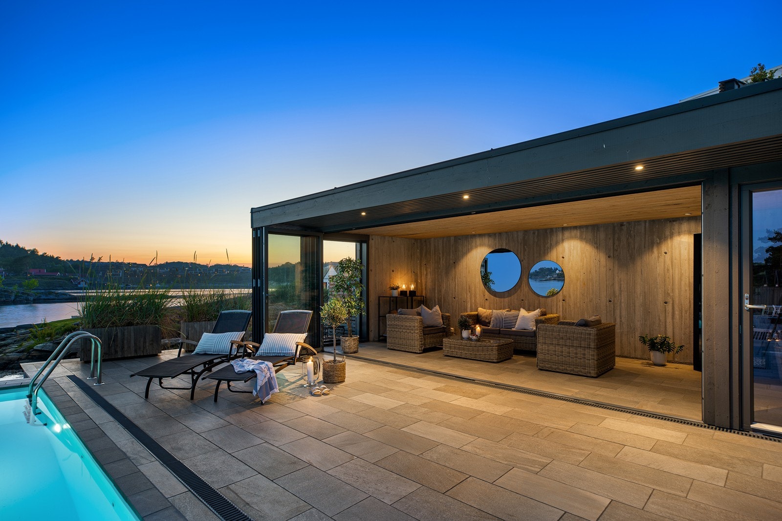 Vinterisolert hagestue med varmekabler i gulv med foldedører på 6 meter som kan åpnes helt opp Galleribilde