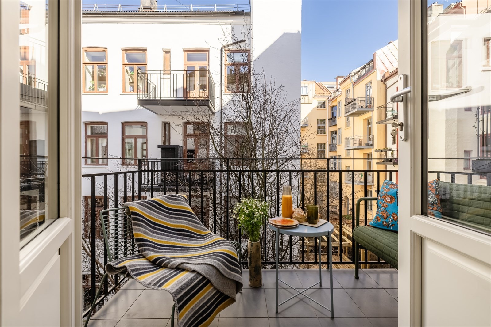 Leiligheten har en flott balkong vendt mot rolig bakgård. Balkongen har adkomst fra soverom 2. Galleribilde