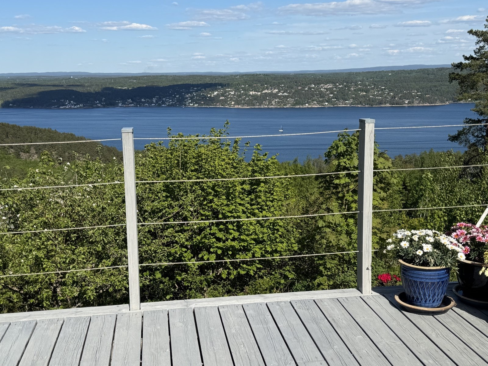 Fra terrassen har man en formidabel utsikt! Galleribilde