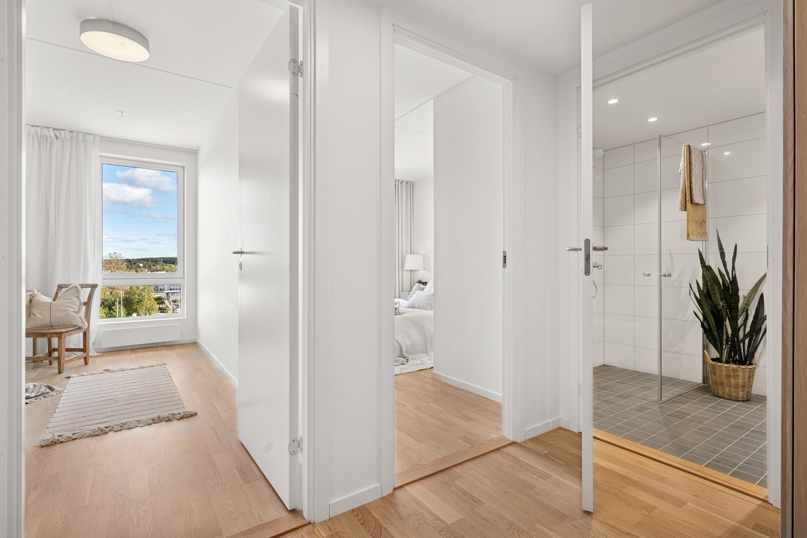 Standarden er gjennomgående god og leiligheten har en smart og god planløsning. Galleribilde