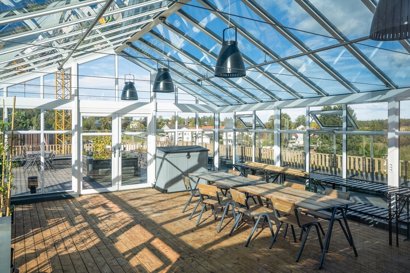 Takterrassen har flotte rekreasjonsområder og sittegrupper for beboerne som innbyr til sosiale sammenkomster. Galleribilde