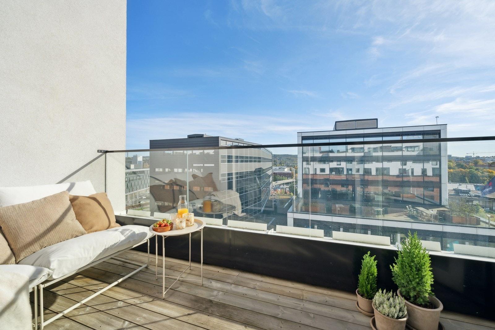 Flott stor balkong med flott usjeneres utsyn. Galleribilde