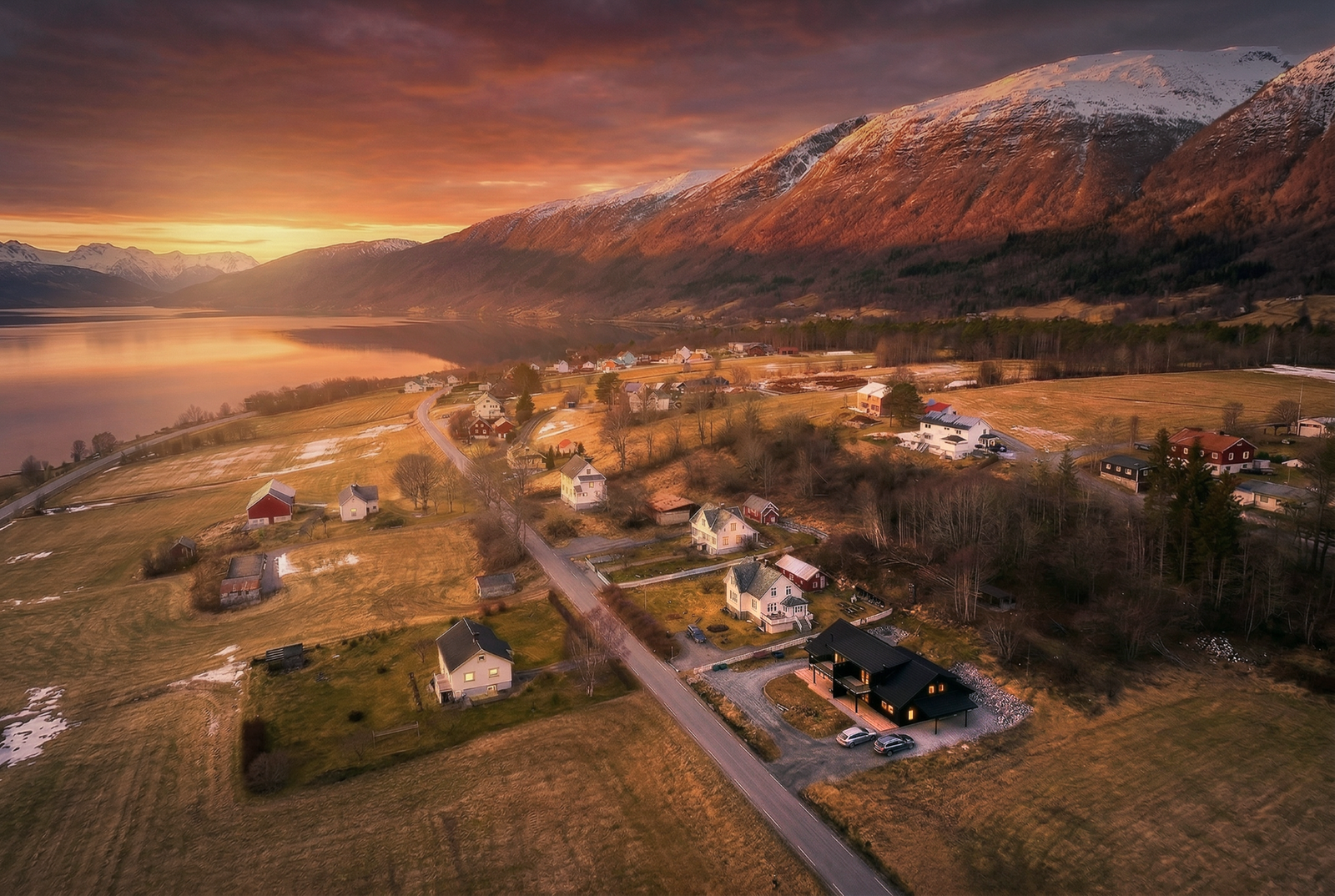 Dronebilde med kveldsstemning Galleribilde