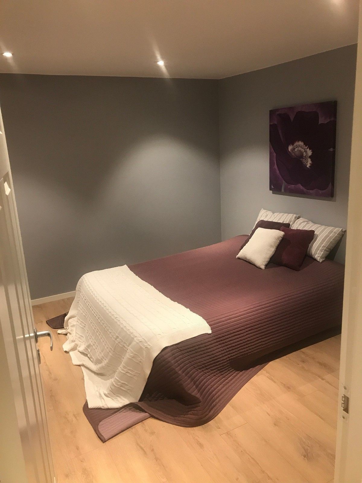 SOVEROM MED STORE VINDUER Galleribilde
