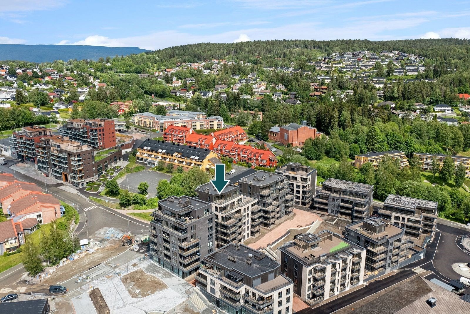 I tillegg har beboere tilgang til tre felles takterrasser med nydelig utsikt, vaskehall for bil, sykkelverksted og smørebod, samt flotte fellesarealer mm. Galleribilde
