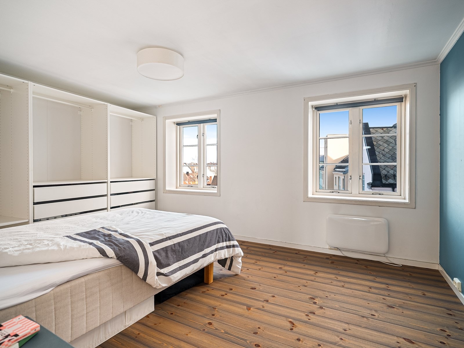 Rommet ligger rolig mot øst, og har nydelig morgensol. Galleribilde