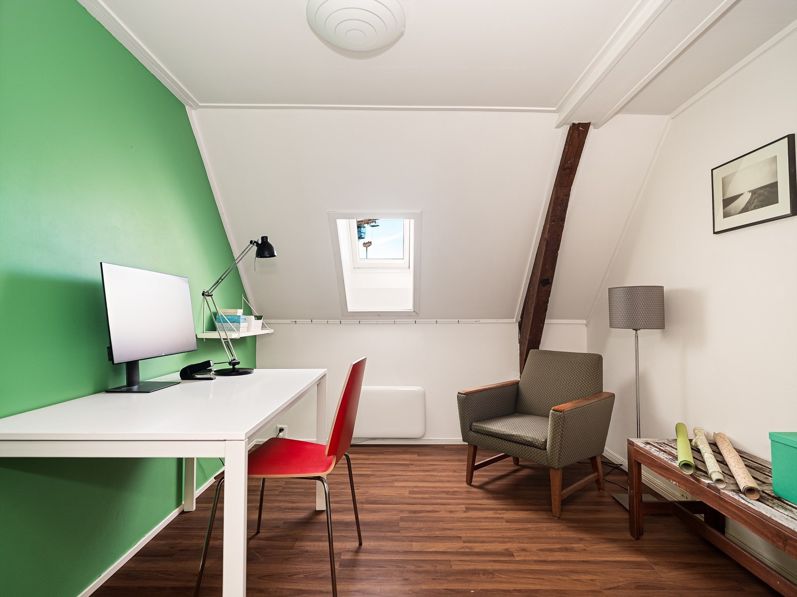 Fleksibelt rom med ulike bruksmuligheter som soverom/hjemmekontor. Rommet måler 8,5 kvm. Galleribilde