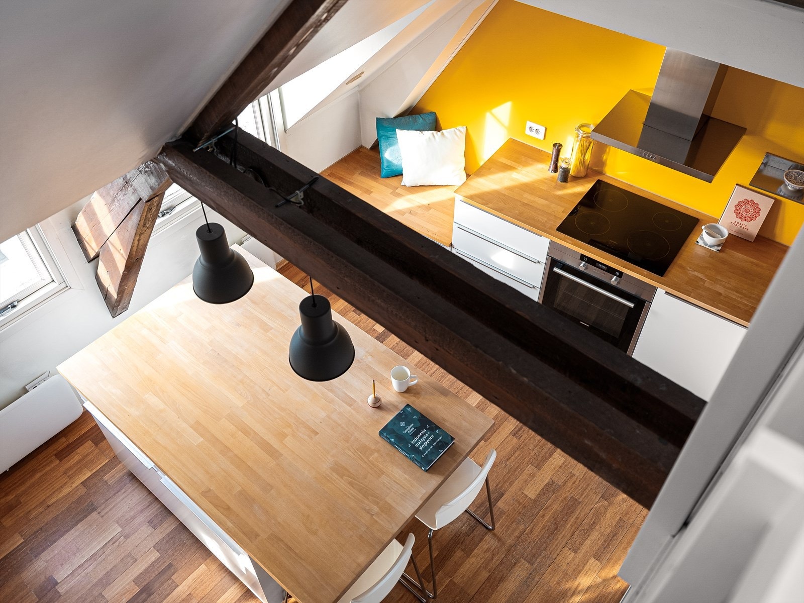 Her har man sol fra morgen til kveld. Legg merke til hvordan lyset treffer inn i rommet! Galleribilde