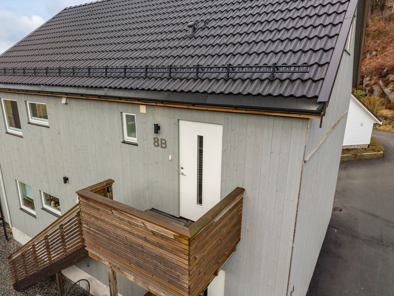 Adkomst til boligens hovedetasje i byggets 2. etg. Galleribilde