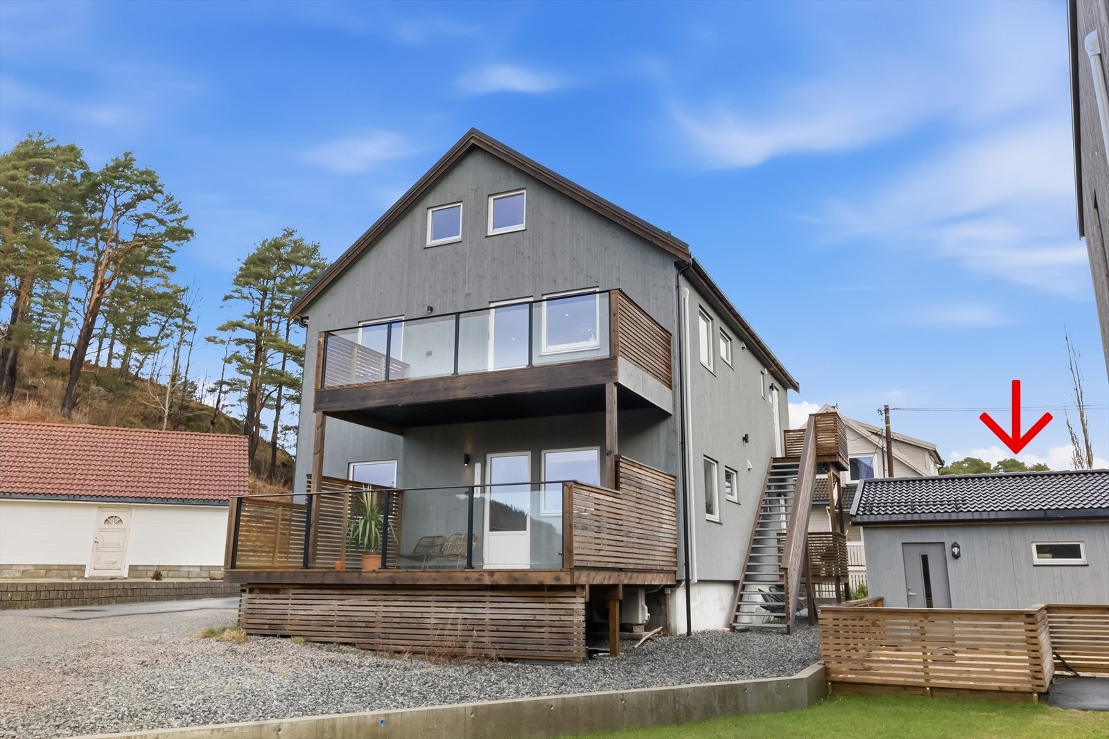 Parkering i felles garasje, med egen port. Galleribilde