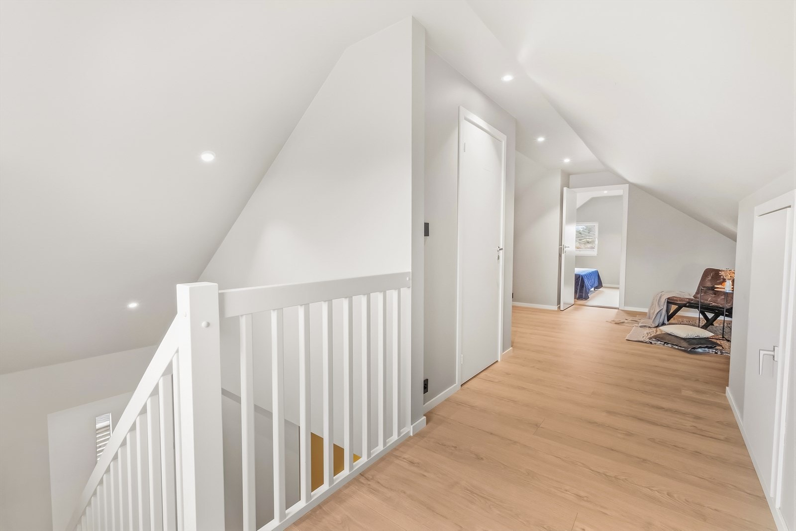 Loftstue. Galleribilde