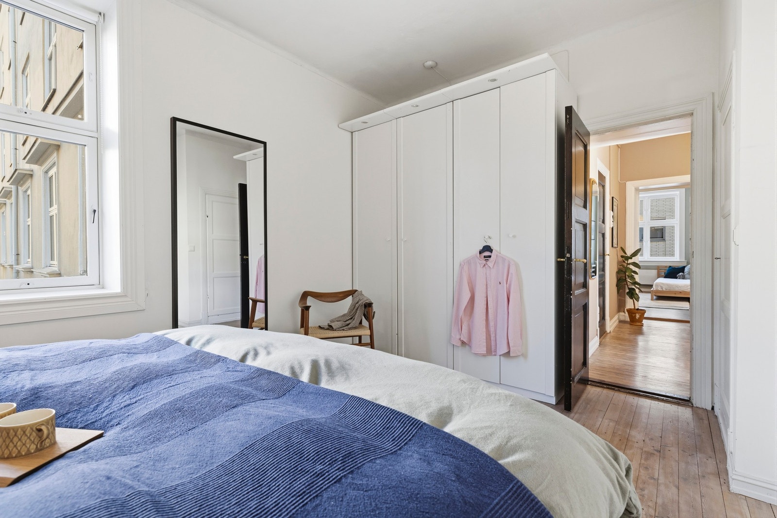 Soverom I med garderobeskap Galleribilde