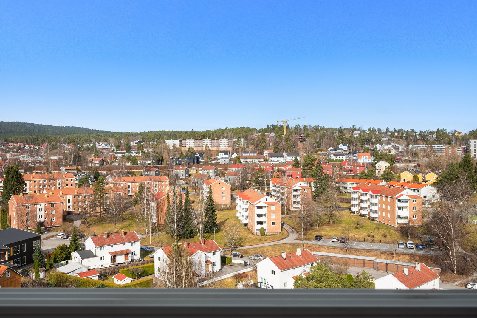 Fra boligen har du en langstrakt utsikt over Groruddalen. Galleribilde