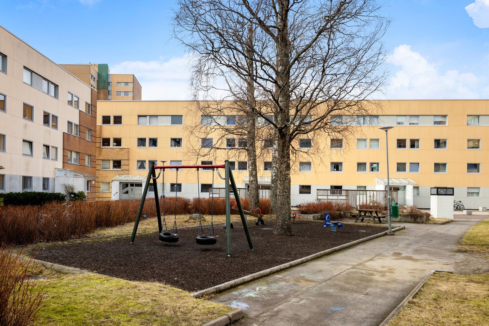 Borettslaget har godt vedlikeholdte fellesarealer. Galleribilde