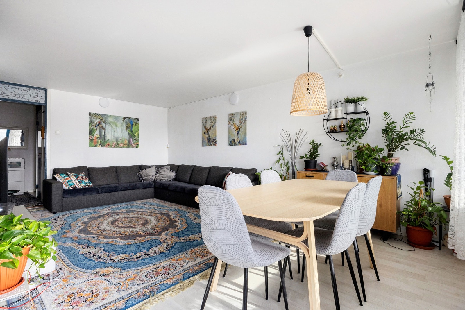 Videre inn i boligen. Galleribilde