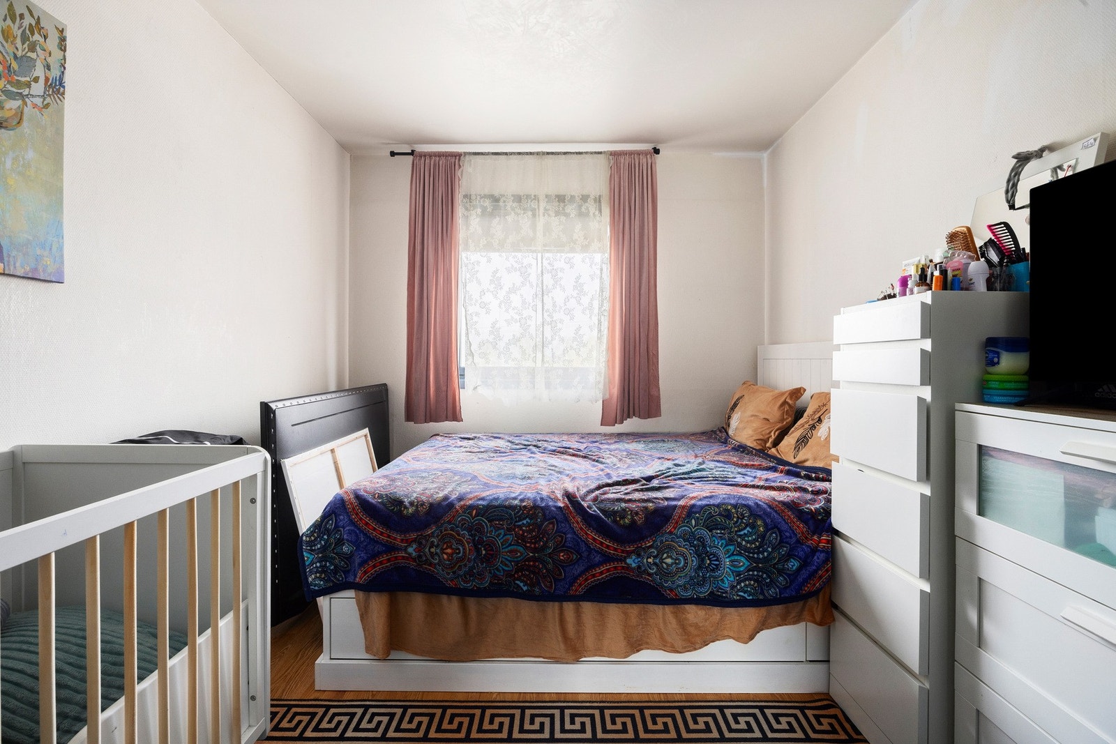 Hovedsoverom med god plass til dobbeltseng og garderobe. Galleribilde