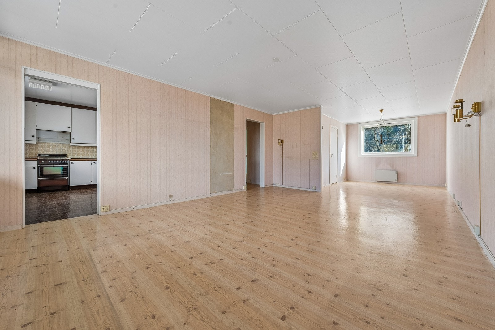 Stor stue der opprinnelig soverom er innlemmet i stue. Galleribilde