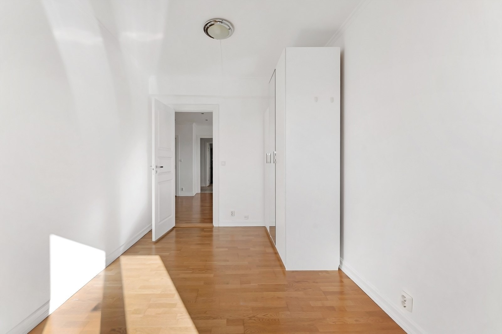 Det største soverommet har god plass til dobbeltseng med tilhørende soveromsmøblement. Galleribilde
