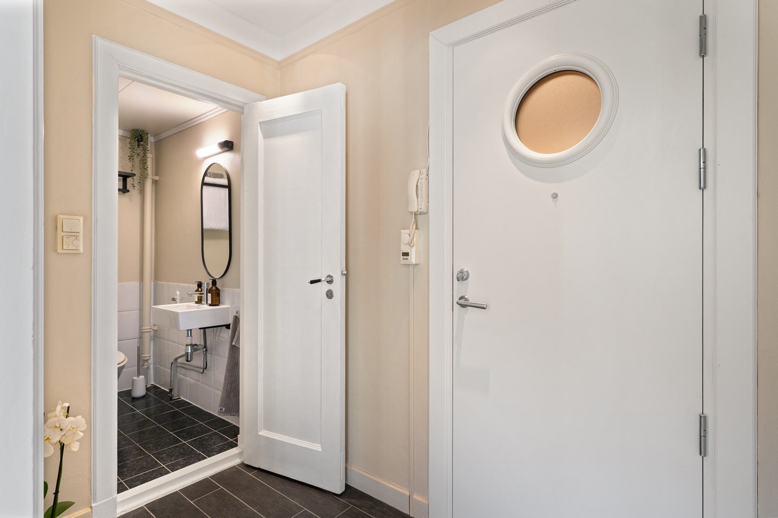 - Behagelig gulvvarme på bad og i entré - Galleribilde