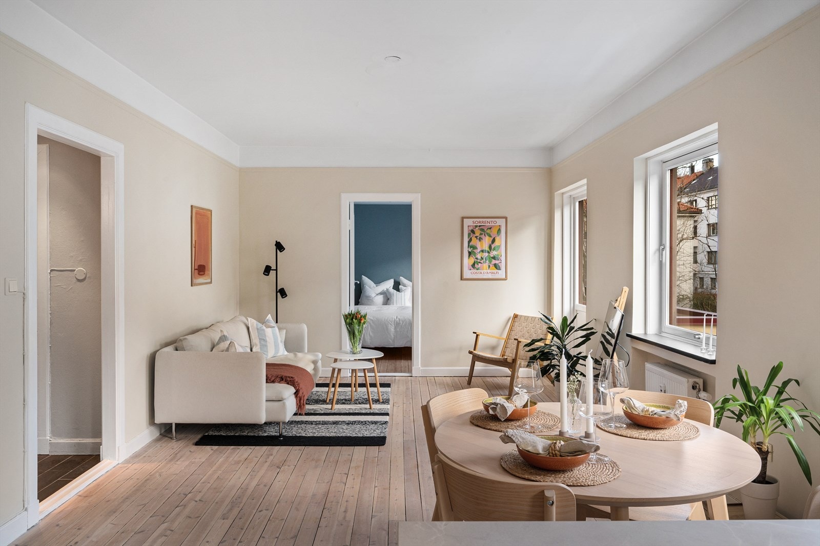 - Leiligheten er vendt mot "parksiden" av bygget, her får man alle vinduer mot fredelig bakgård - Galleribilde