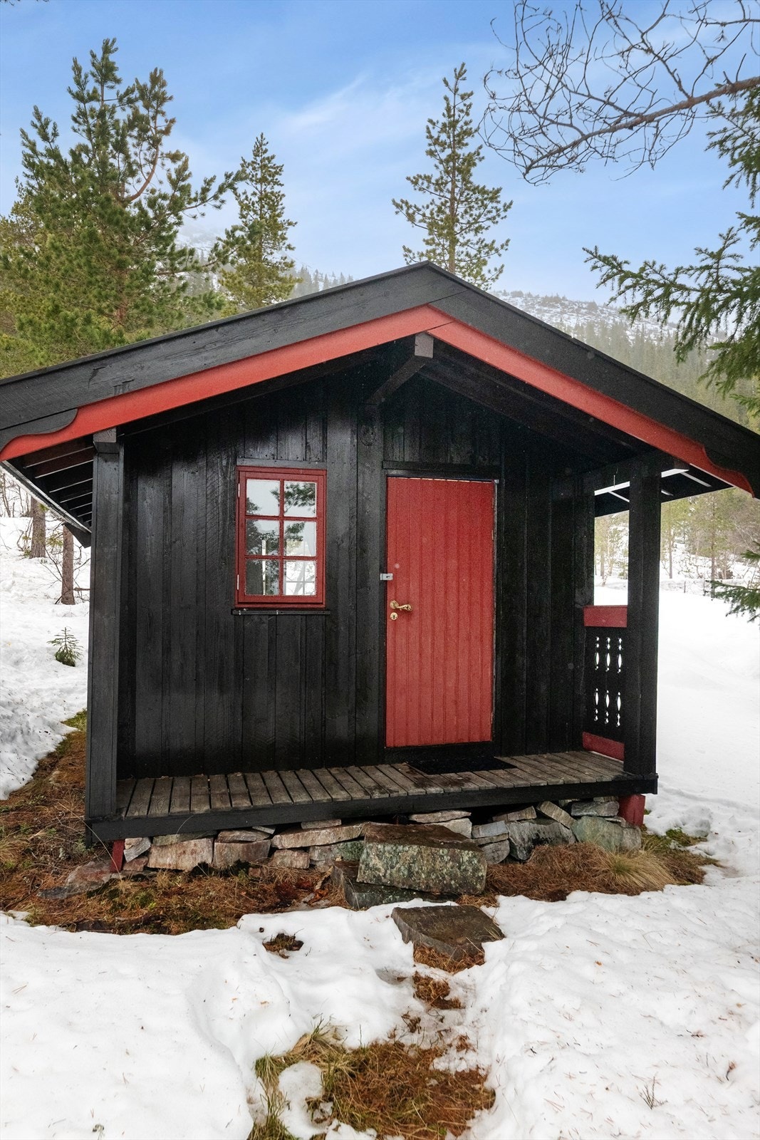 På eiendommen er det oppført et frittstående anneks ca. 1993. Galleribilde
