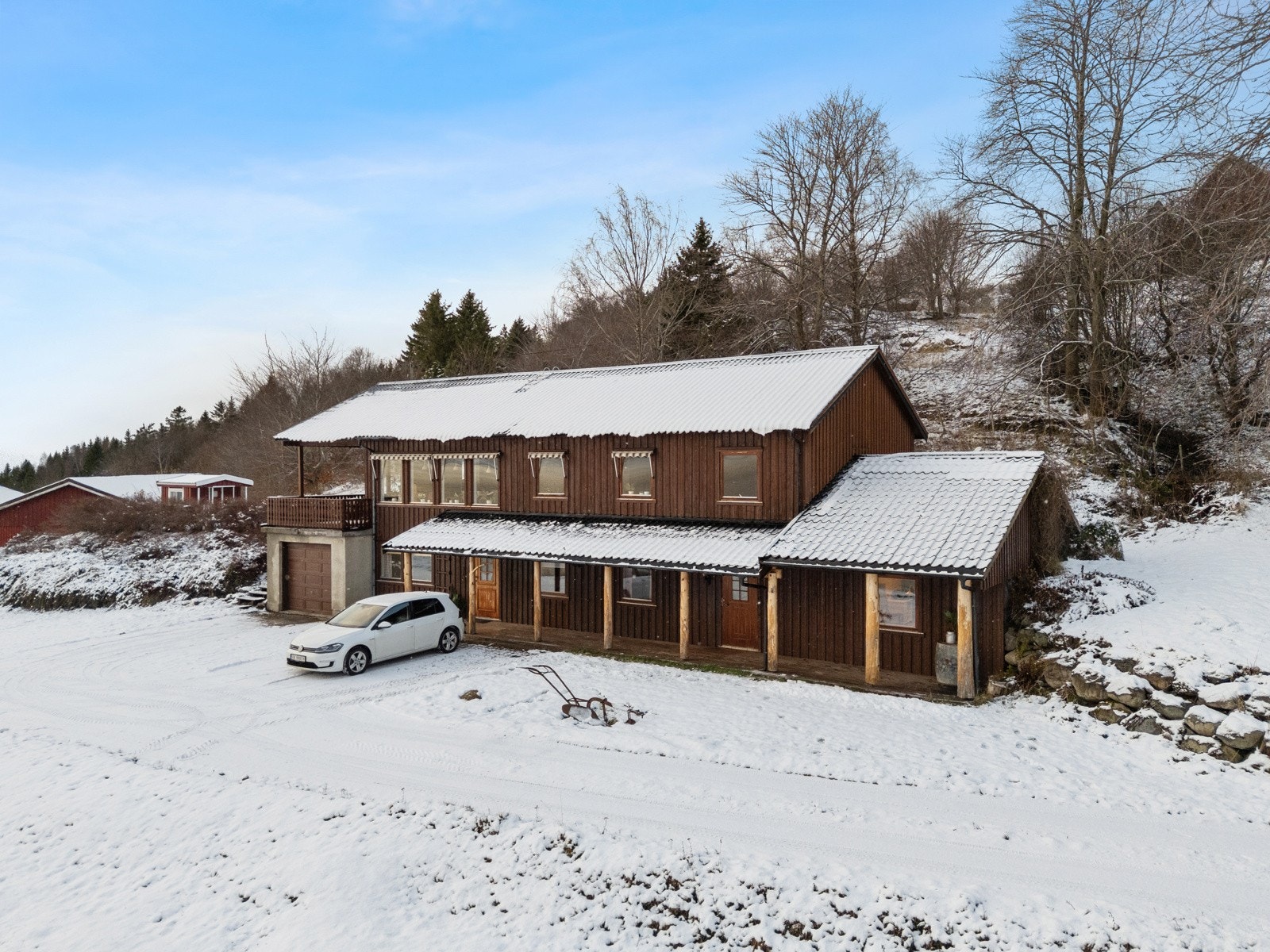 Romslig bolighus over 2 plan fra 1992. Galleribilde