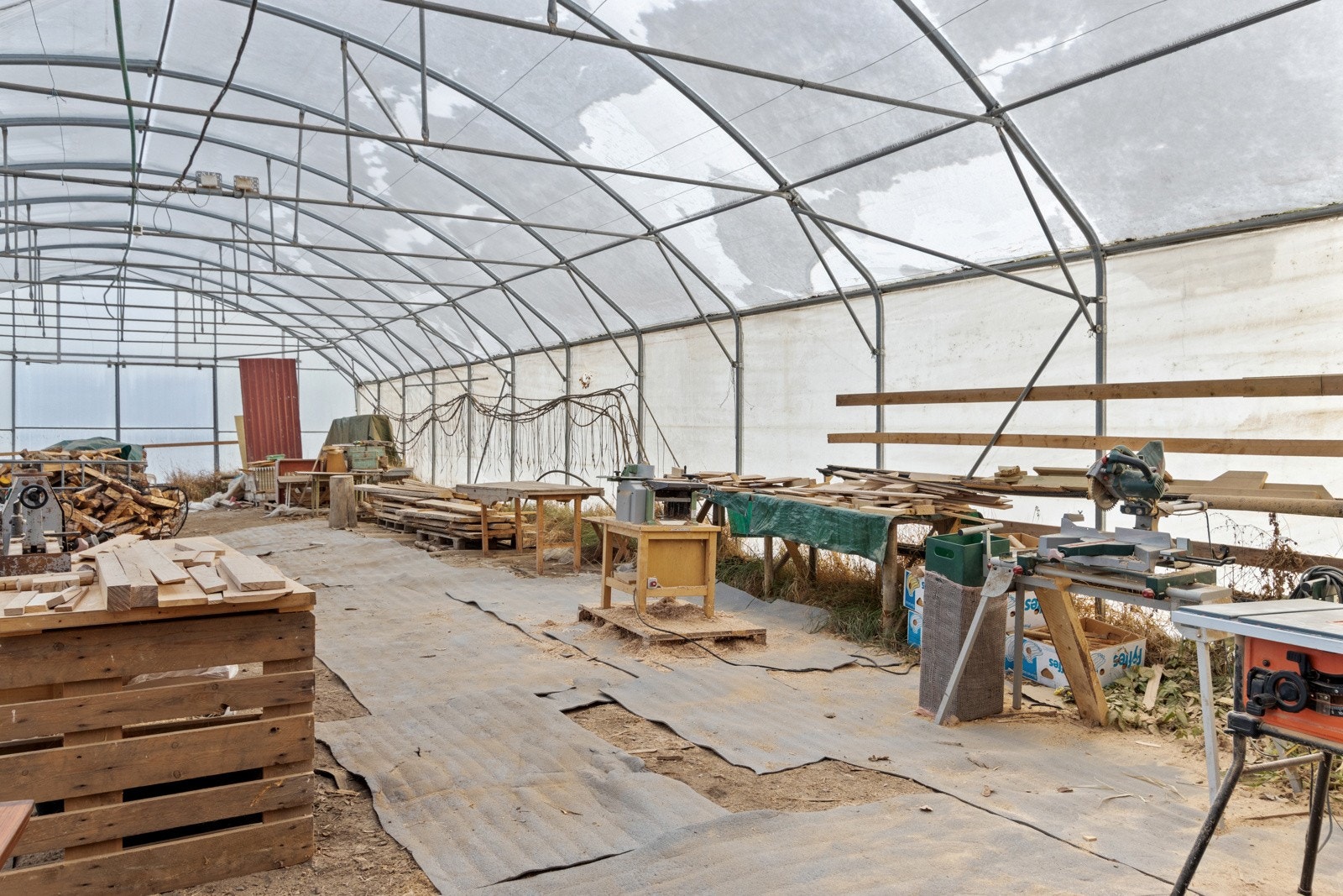Veksthus bygd i tilknytning med driftsbygning. Galleribilde