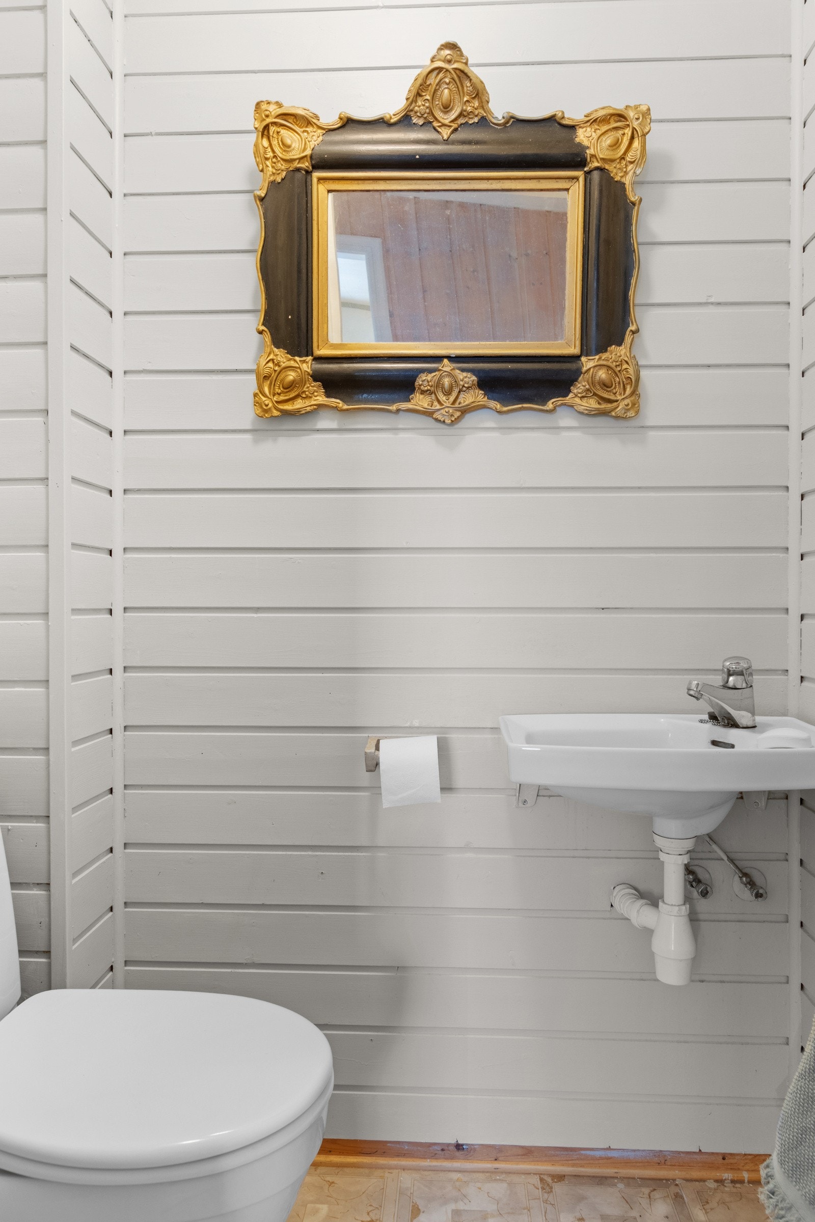 Praktisk separat toalettrom. Galleribilde