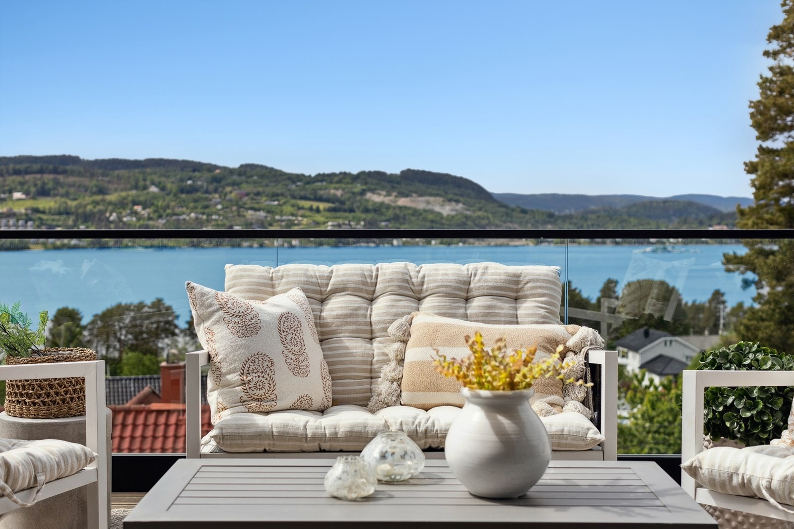 Nærmeste bademulighet er ved den populære Torkilstranda - en kort rusletur fra boligen Galleribilde