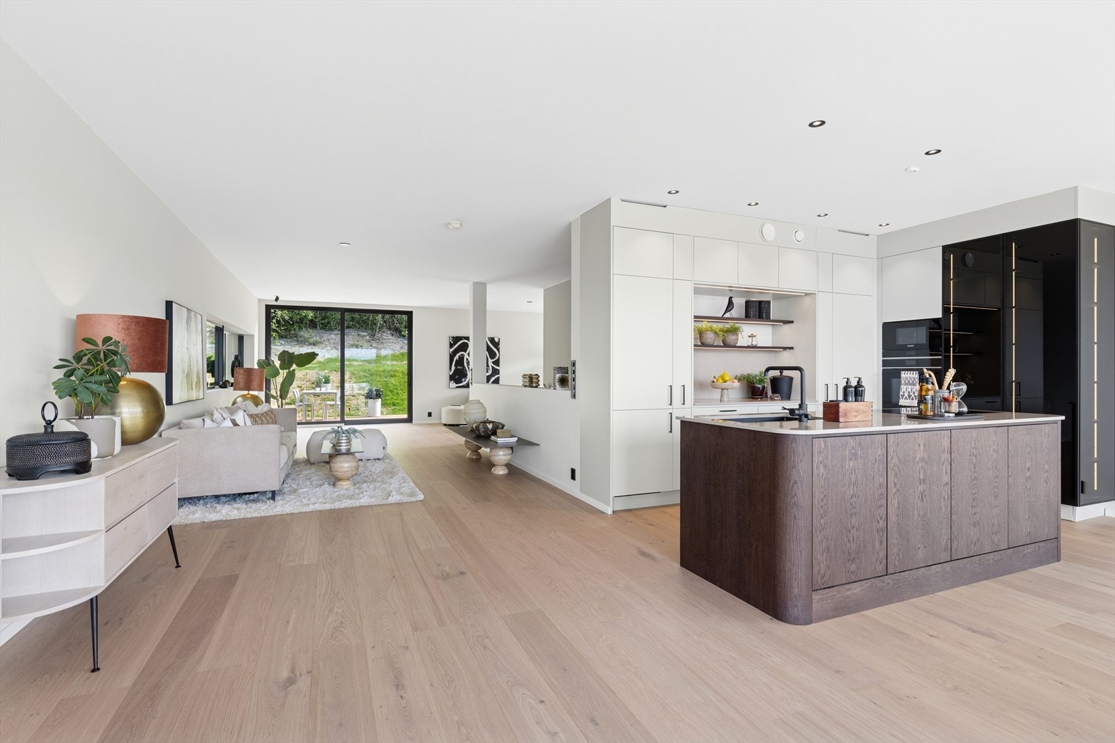 Kjøkken er designet av Krauss Design med en stilren og funksjonell utførelse Galleribilde