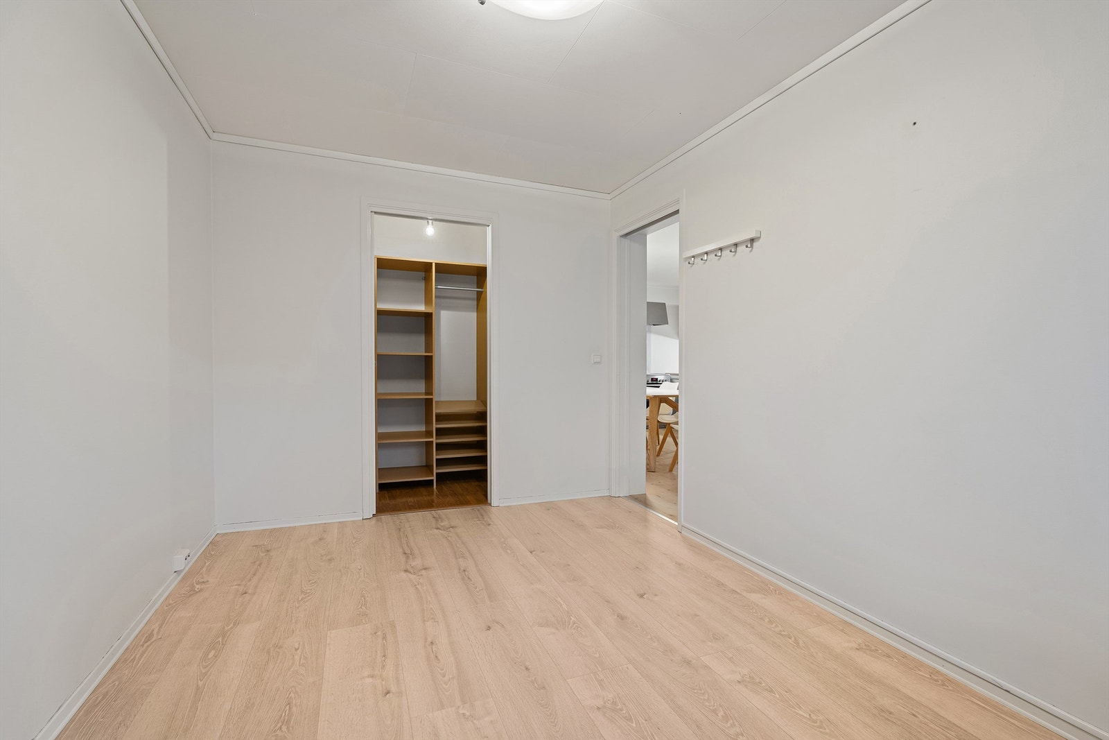 Soverom med god størrelse og Walk-in kleskap. Galleribilde
