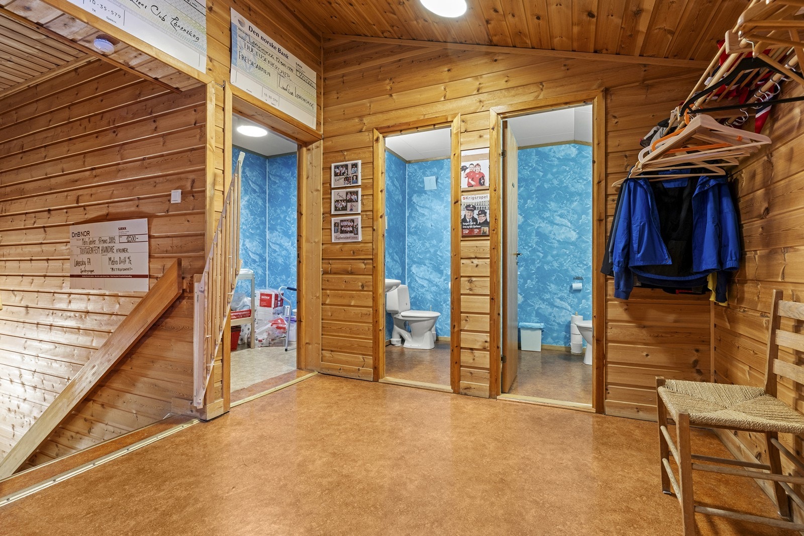 Fra gangen er det adkomst til to separate toalettrom. Galleribilde