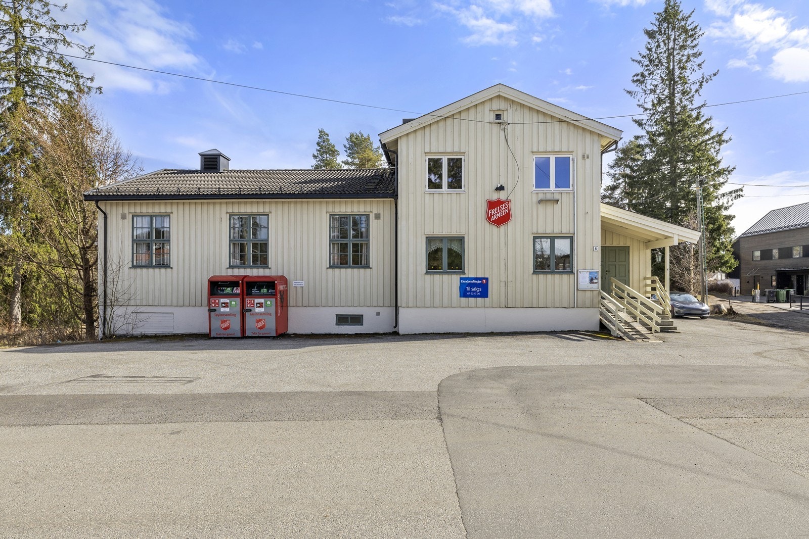 Eiendommen har god eksponering mot veien. Galleribilde