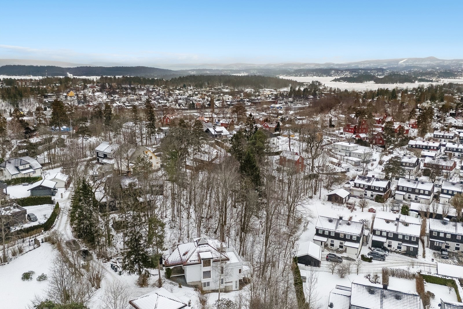 Her bor du med det beste av tre verdener - skog, sjø og det urbane - alt i umiddelbar nærhet. Galleribilde