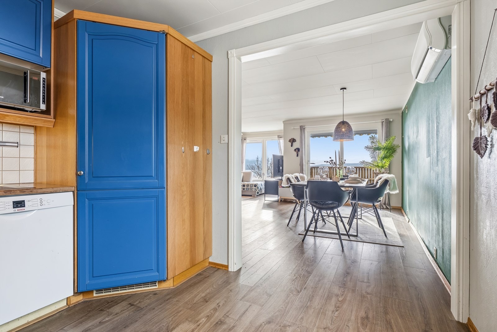 Direkte forbindelse til stuen gir en praktisk og åpen planløsning. Galleribilde