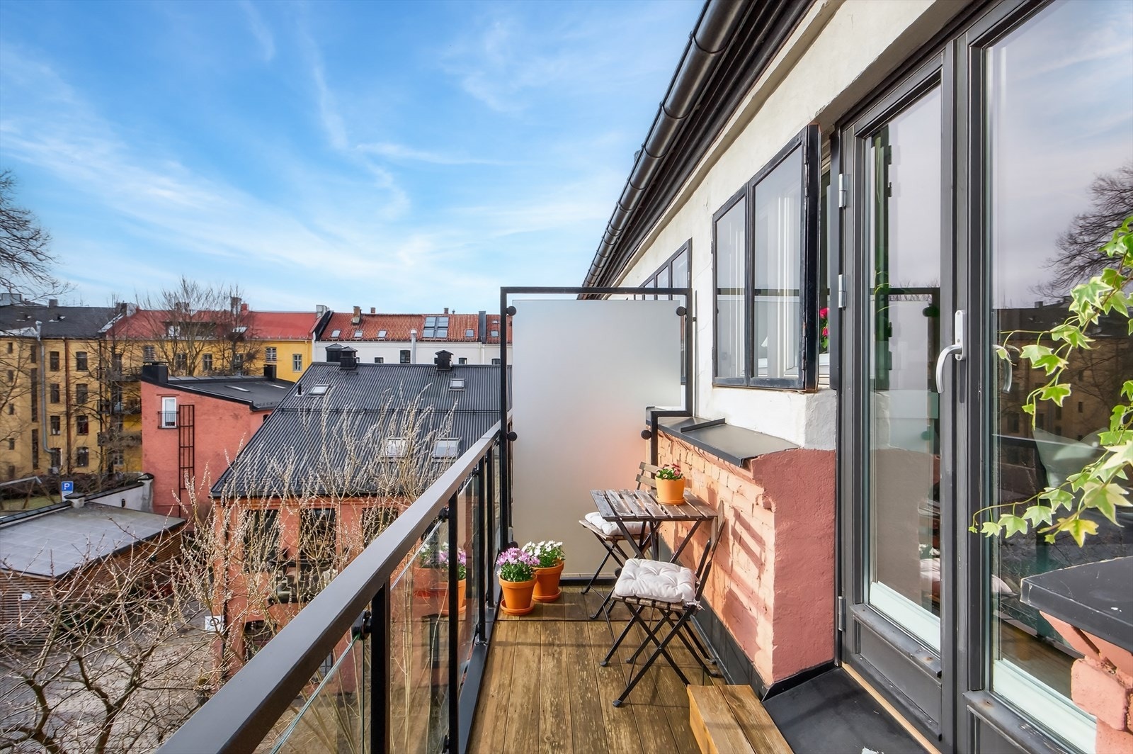 Velkommen til Sverres gate 3B presentert av Marthe Grønnslett v. Nordvik Bjørvika (Foto: Kenneth Willassen). Galleribilde