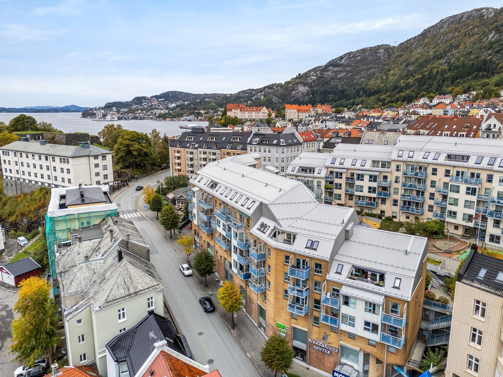 Flere bakerier og restauranter i området som Dr. Wiesner, Franske bakeri, Bakeri 29, Sushi Roll og snart åpner det en Italiensk restaurant ved Støletorget. Galleribilde